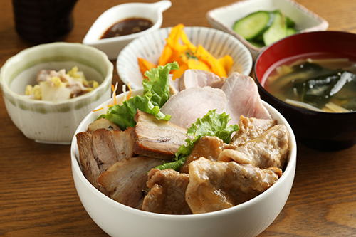 肉まみれ丼　定食